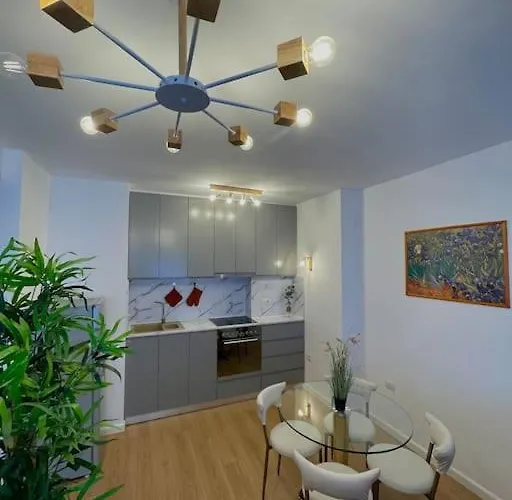 Flat In The Center דירה טיראנה