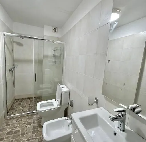 דירה Flat In The Center טיראנה